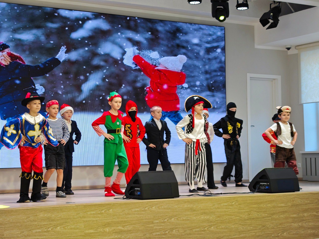 Новогоднее волшебство в Корочанской школе! Новогоднее волшебство в Корочанской школе!