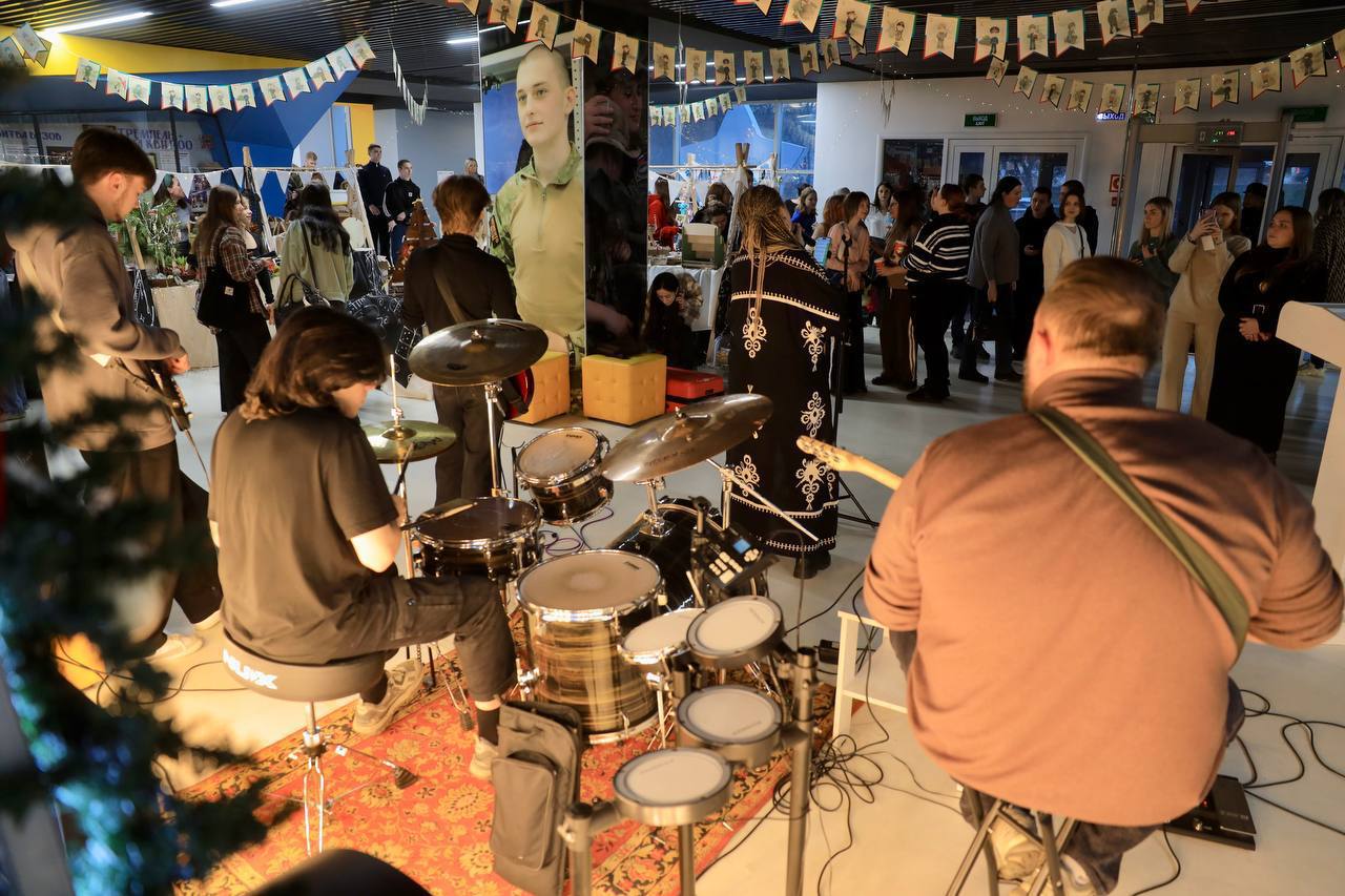 «2025.ВСЁ!» — именно так, с восклицательным знаком, удивлением и восторгом в Центре молодёжных инициатив прошло мероприятие, которое подвело итоги 2025 года «2025.ВСЁ!» — именно так, с восклицательным знаком, удивлением и восторгом в Центре молодёжных инициатив прошло мероприятие, которое подвело итоги 2025 года