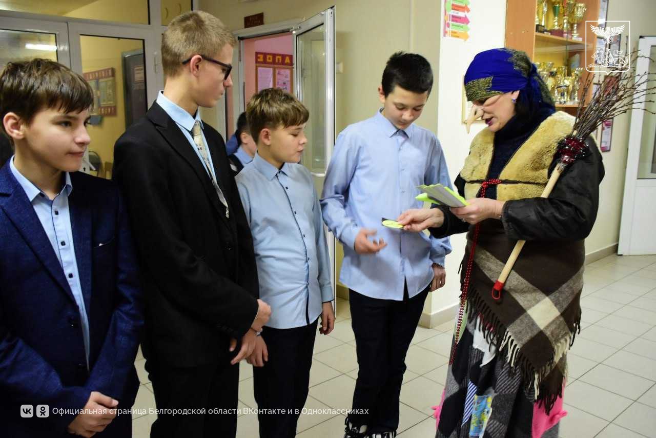 В преддверии Нового года для юных жителей Ракитного прошла акция «Яркий пешеход – безопасный путь» В преддверии Нового года для юных жителей Ракитного прошла акция «Яркий пешеход – безопасный путь»