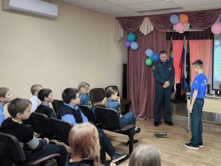 Татьяна Круглякова: Сотрудники МЧС провели обучающие занятия для учеников Разуменской школы №1 Татьяна Круглякова: Сотрудники МЧС провели обучающие занятия для учеников Разуменской школы №1