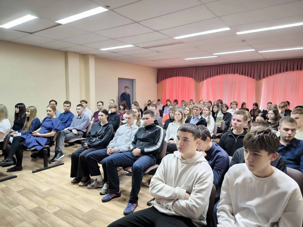 Татьяна Круглякова: Сотрудники МЧС провели обучающие занятия для учеников Разуменской школы №1 Татьяна Круглякова: Сотрудники МЧС провели обучающие занятия для учеников Разуменской школы №1