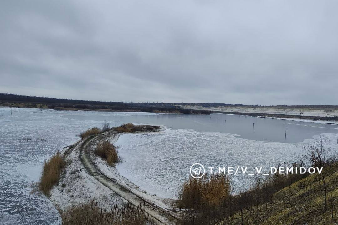 Спасатели ГОЧС Белгорода вызволили из ледяного плена лебедя Спасатели ГОЧС Белгорода вызволили из ледяного плена лебедя