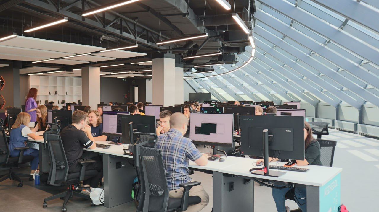 В 2025 году 800 человек прошли отбор в белгородскую «Школу 21»