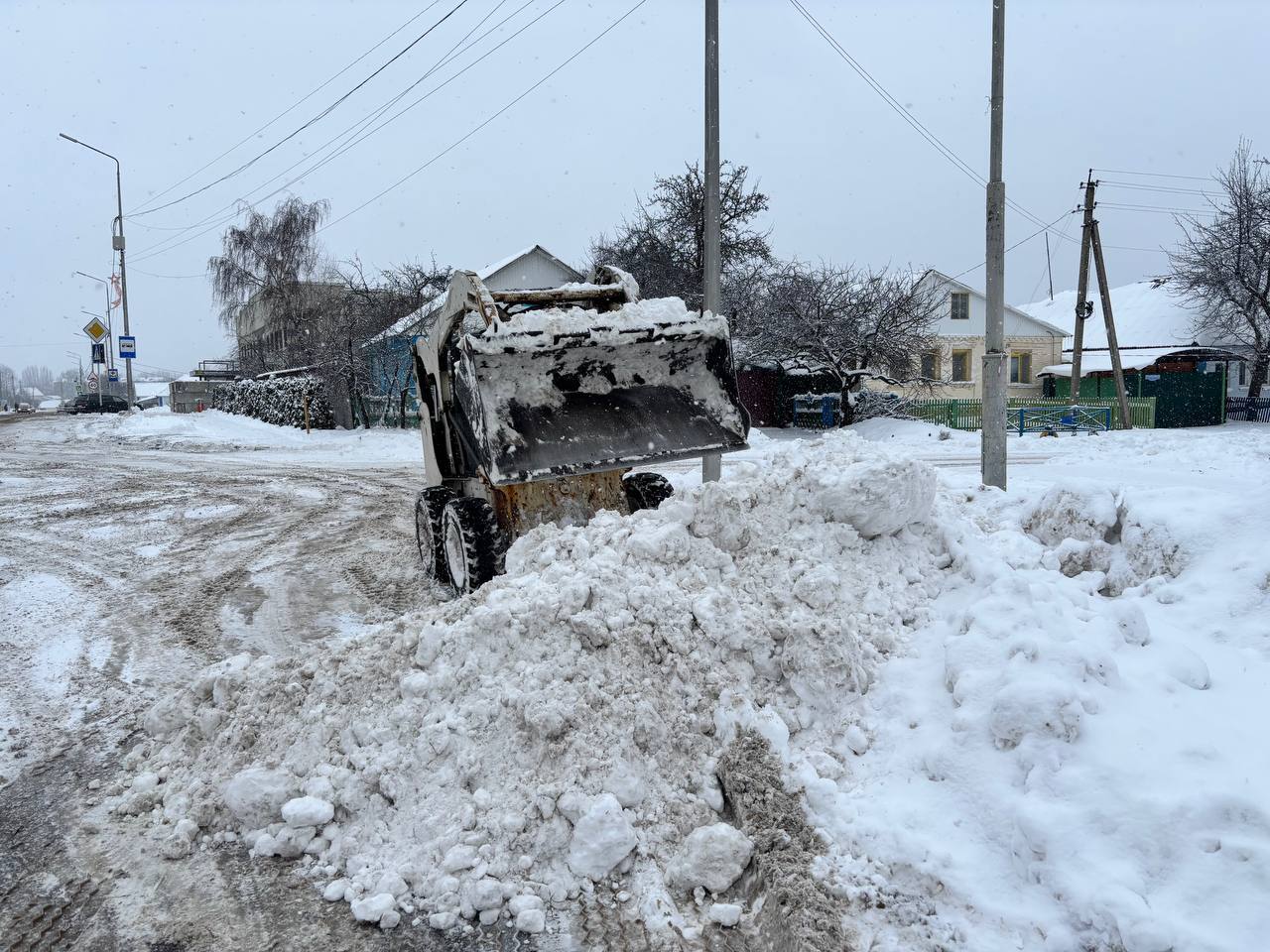 Коммунальные службы муниципалитета активно работают над поддержанием чистоты и безопасности дорожно-уличной сети Коммунальные службы муниципалитета активно работают над поддержанием чистоты и безопасности дорожно-уличной сети