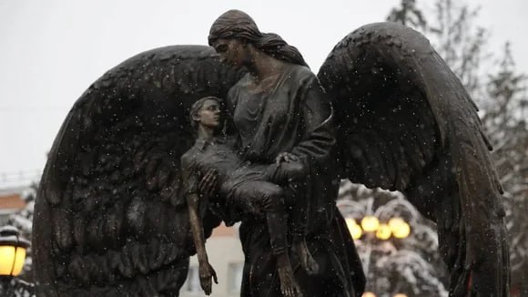 В Белгороде открыли памятник погибшим от обстрелов 30 декабря 2023 года