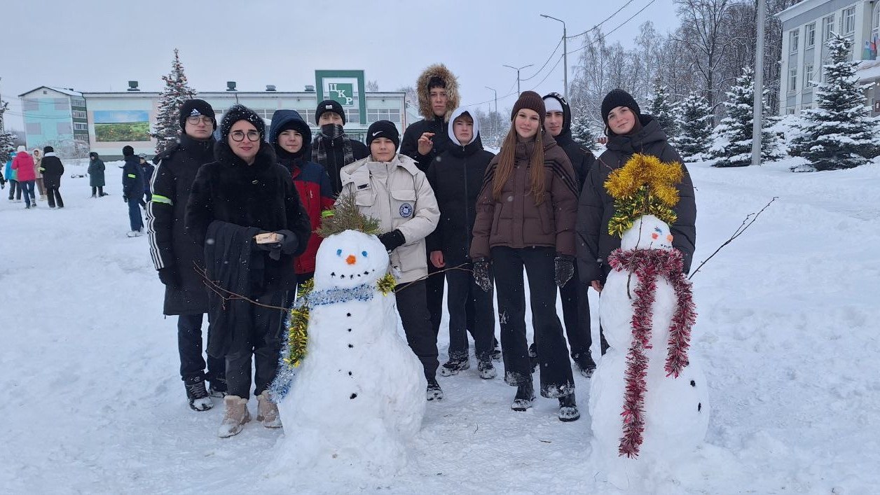 На центральной площади Вейделевки прошла увлекательная акция «Снеговик года - 2026»! На центральной площади Вейделевки прошла увлекательная акция «Снеговик года - 2026»!