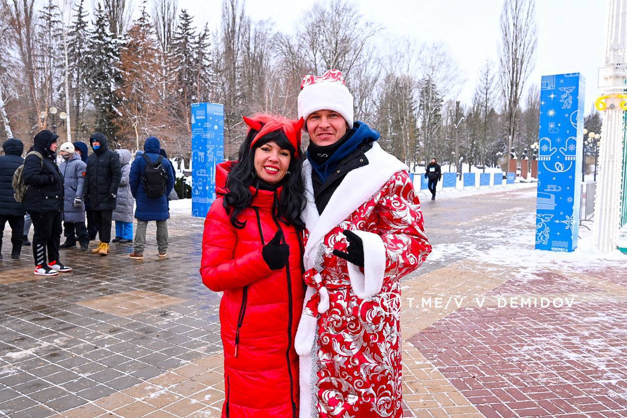 Сегодня утром, 1 января, около 500 горожан — дети и взрослые в новогодних костюмах — дали старт 2026-му году на традиционном «Забеге обещаний» Сегодня утром, 1 января, около 500 горожан — дети и взрослые в новогодних костюмах — дали старт 2026-му году на традиционном «Забеге обещаний»