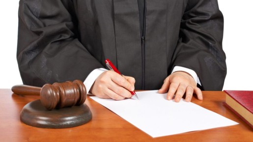 Когда МФО идут в суд при длительных просрочках?