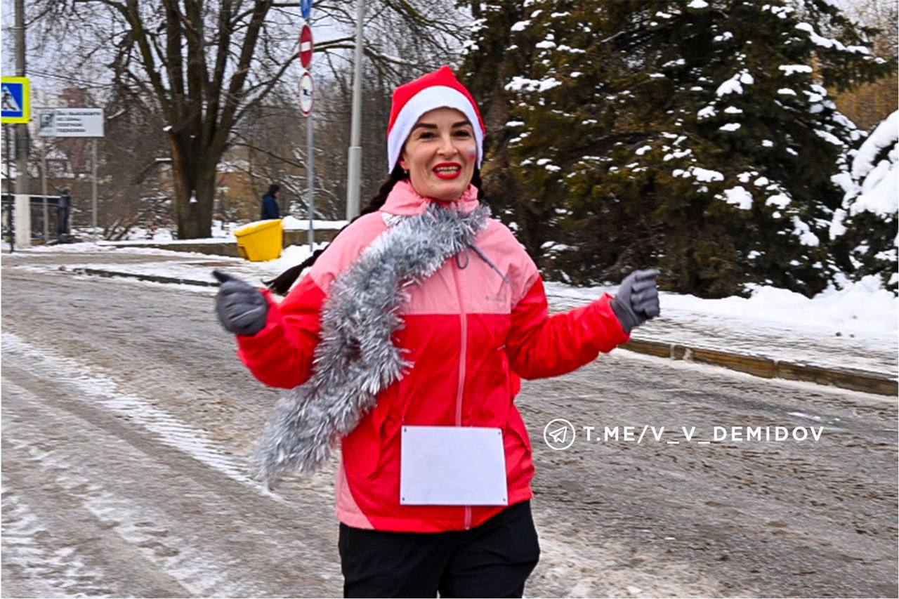 Сегодня утром, 1 января, около 500 горожан — дети и взрослые в новогодних костюмах — дали старт 2026-му году на традиционном «Забеге обещаний» Сегодня утром, 1 января, около 500 горожан — дети и взрослые в новогодних костюмах — дали старт 2026-му году на традиционном «Забеге обещаний»