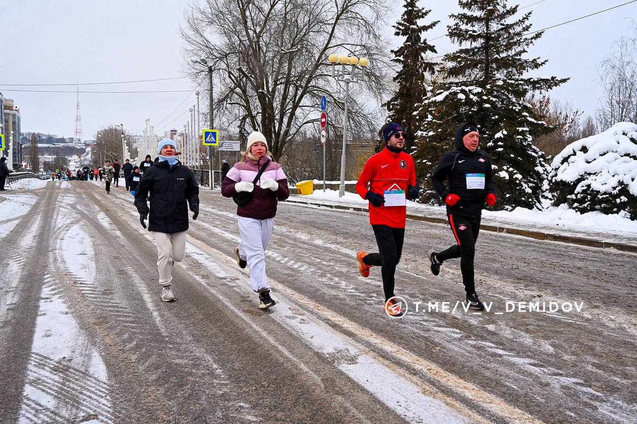 Сегодня утром, 1 января, около 500 горожан — дети и взрослые в новогодних костюмах — дали старт 2026-му году на традиционном «Забеге обещаний» Сегодня утром, 1 января, около 500 горожан — дети и взрослые в новогодних костюмах — дали старт 2026-му году на традиционном «Забеге обещаний»