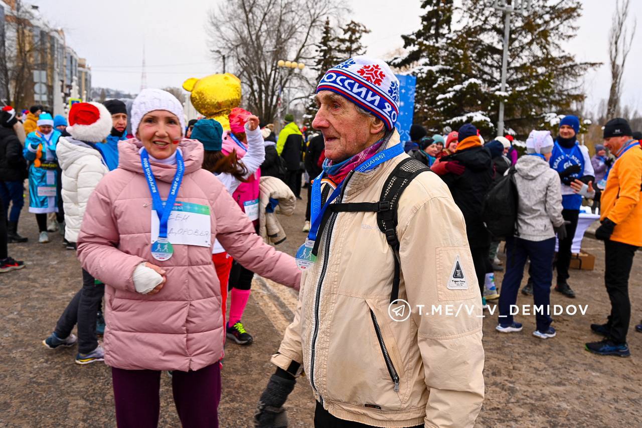 Сегодня утром, 1 января, около 500 горожан — дети и взрослые в новогодних костюмах — дали старт 2026-му году на традиционном «Забеге обещаний» Сегодня утром, 1 января, около 500 горожан — дети и взрослые в новогодних костюмах — дали старт 2026-му году на традиционном «Забеге обещаний»
