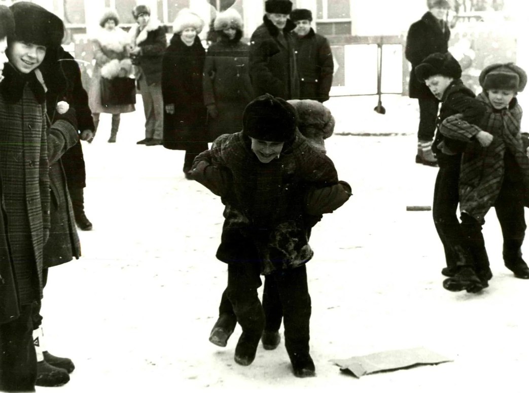 А вам, глядя на эти фото, не хочется окунуться в атмосферу новогодних зимних забав?