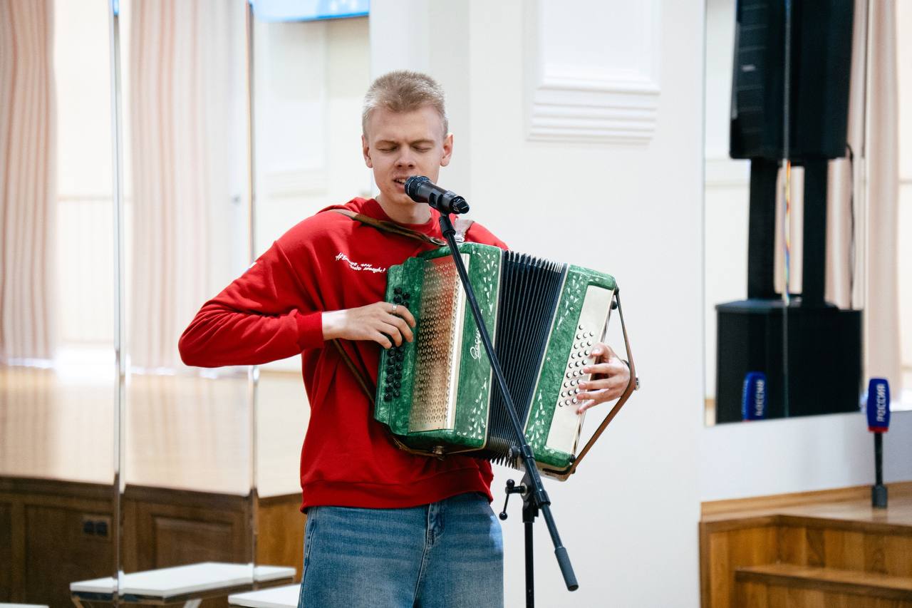 Светлана Халеева: Дорогие друзья!. Наши юные талантливые земляки — Ребрикова Диана, Рыжих Арина, Ходыкина Варвара и Шинкоренко Андрей — добились выдающегося успеха, став победителями и призёрами самого масштабного... Светлана Халеева: Дорогие друзья!. Наши юные талантливые земляки — Ребрикова Диана, Рыжих Арина, Ходыкина Варвара и Шинкоренко Андрей — добились выдающегося успеха, став победителями и призёрами самого масштабного...