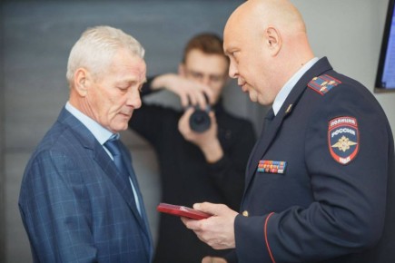 В Старом Осколе семье погибшего полицейского вручили орден Мужества