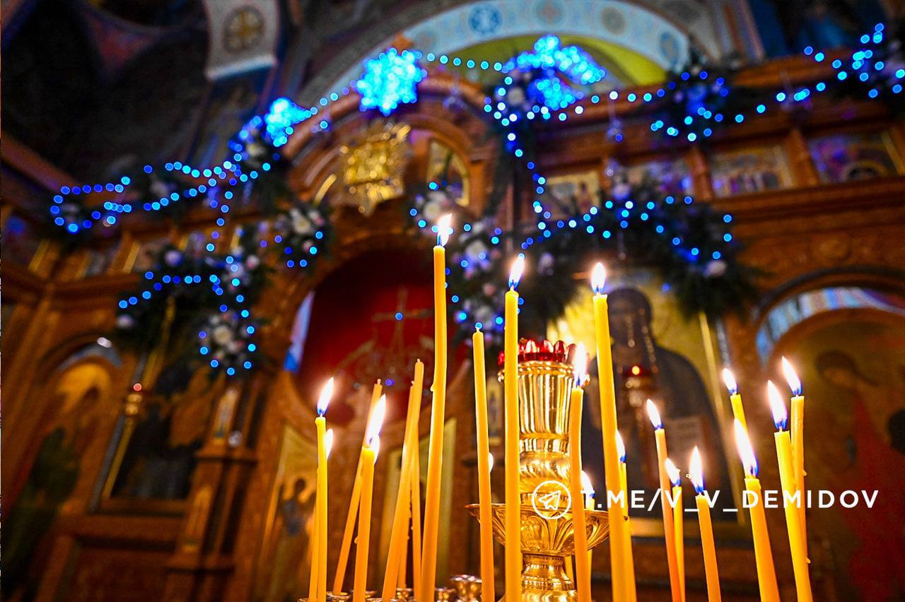 Валентин Демидов: Друзья, с Рождественским сочельником и наступающим Рождеством Христовым!