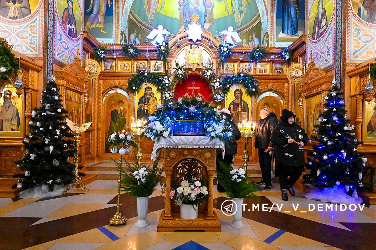 Валентин Демидов: Друзья, с Рождественским сочельником и наступающим Рождеством Христовым! Валентин Демидов: Друзья, с Рождественским сочельником и наступающим Рождеством Христовым!