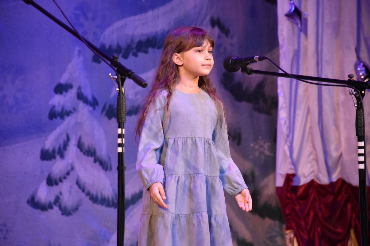 «Свет Рождественской звезды» - так называется традиционная концертная программа, которую подготовили и подарили зрителям юные солисты и творческие коллективы детской школы искусств «Свет Рождественской звезды» - так называется традиционная концертная программа, которую подготовили и подарили зрителям юные солисты и творческие коллективы детской школы искусств