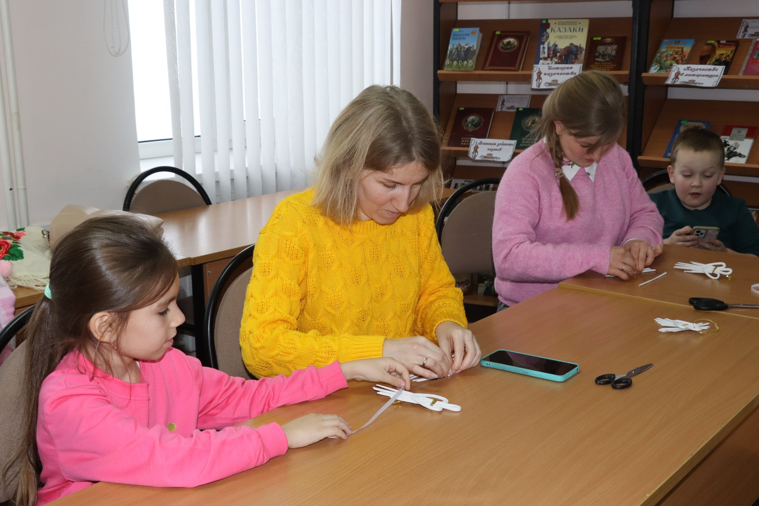 По доброй традиции в стенах Краснояружской библиотеки состоялся семейный праздник, посвящённый светлому Рождеству Христову По доброй традиции в стенах Краснояружской библиотеки состоялся семейный праздник, посвящённый светлому Рождеству Христову