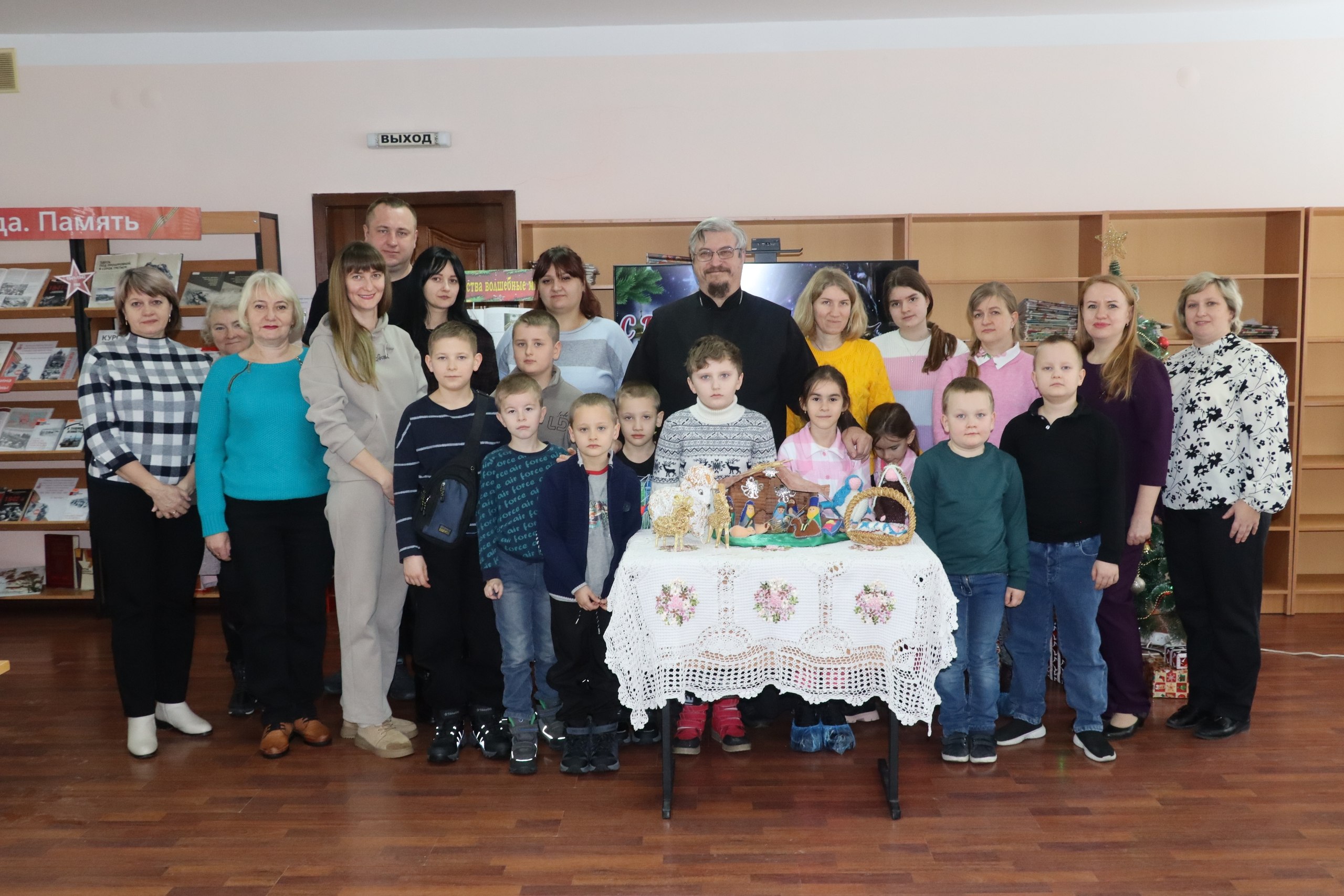 По доброй традиции в стенах Краснояружской библиотеки состоялся семейный праздник, посвящённый светлому Рождеству Христову По доброй традиции в стенах Краснояружской библиотеки состоялся семейный праздник, посвящённый светлому Рождеству Христову