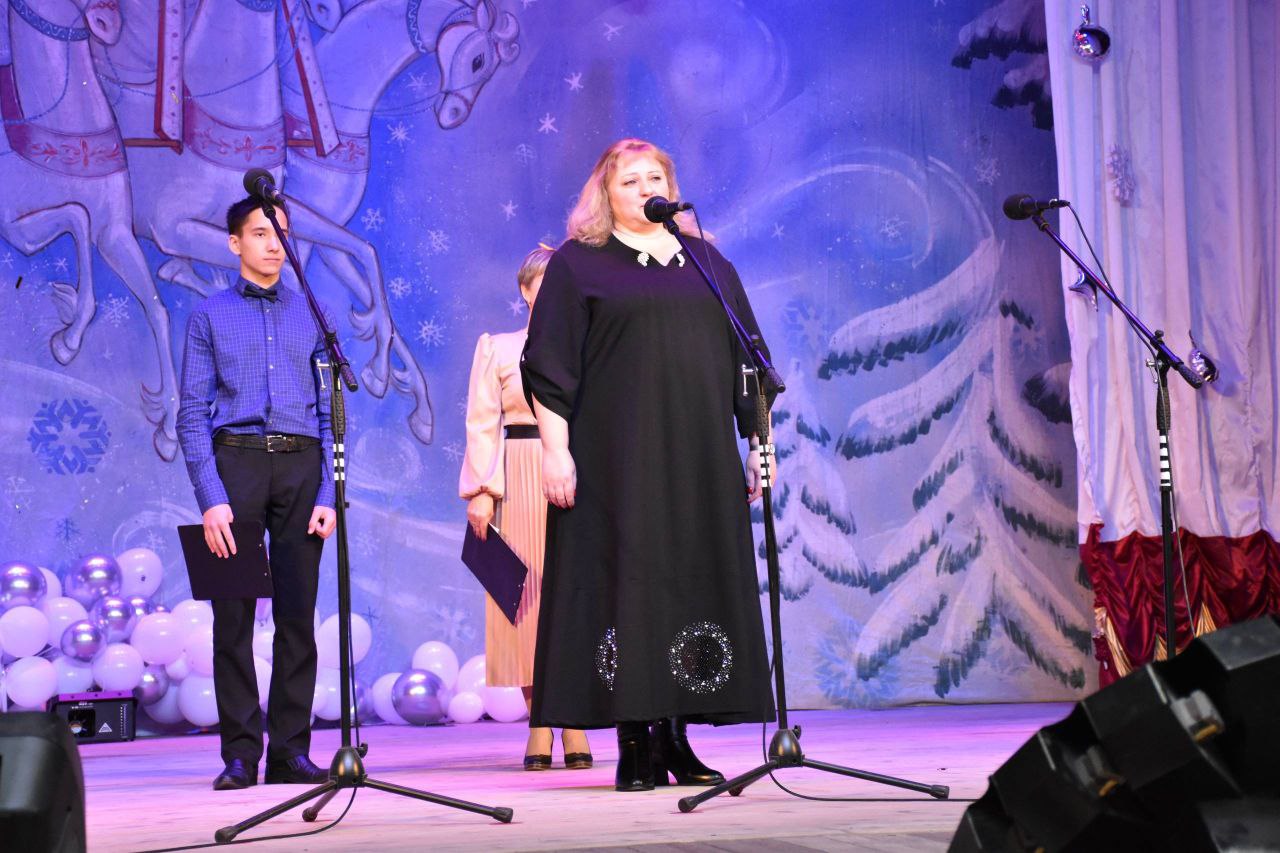 «Свет Рождественской звезды» - так называется традиционная концертная программа, которую подготовили и подарили зрителям юные солисты и творческие коллективы детской школы искусств