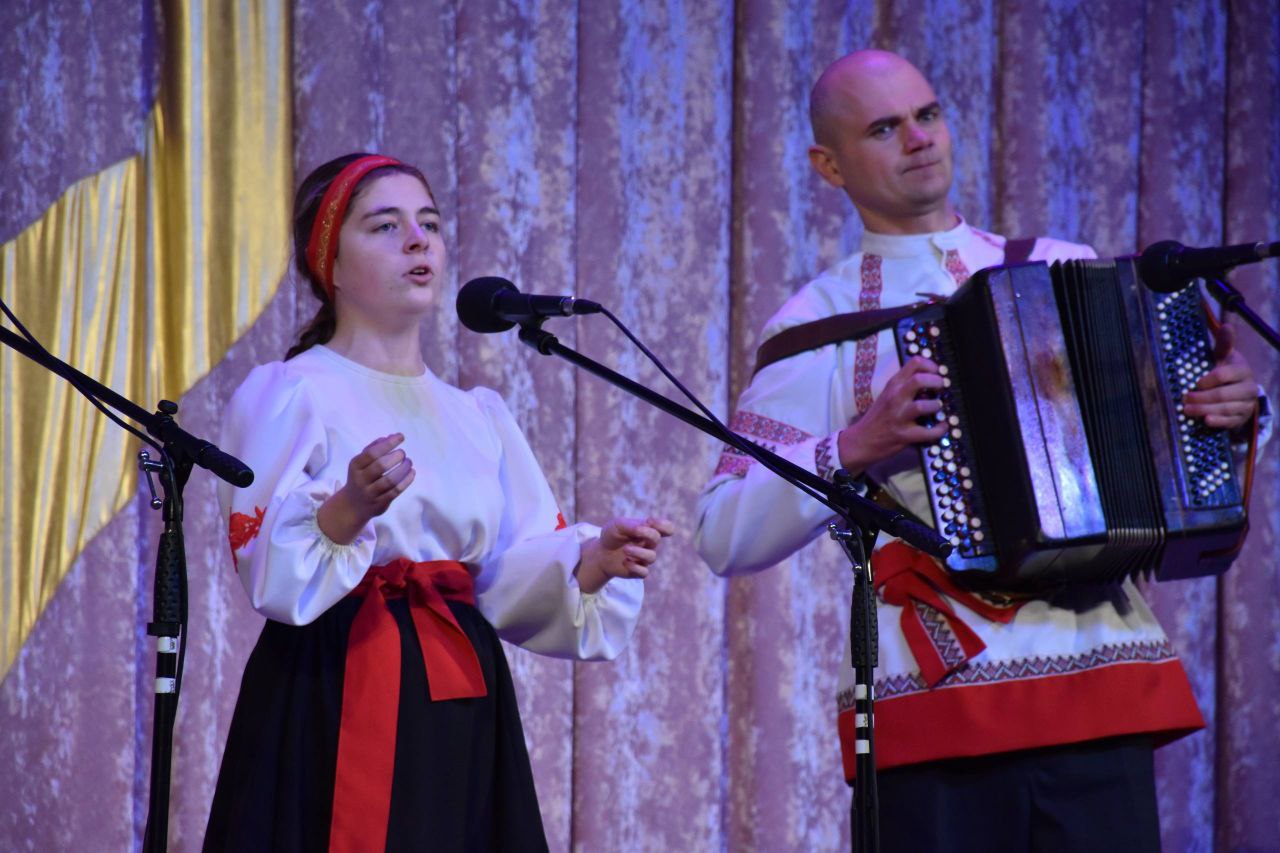 «Свет Рождественской звезды» - так называется традиционная концертная программа, которую подготовили и подарили зрителям юные солисты и творческие коллективы детской школы искусств «Свет Рождественской звезды» - так называется традиционная концертная программа, которую подготовили и подарили зрителям юные солисты и творческие коллективы детской школы искусств