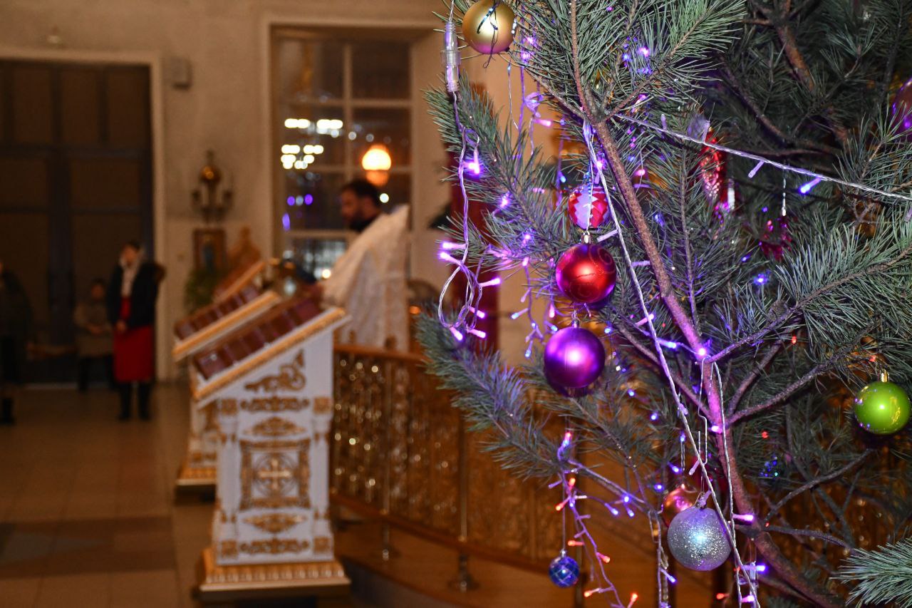 С Рождеством Христовым!. В эту светлую ночь праздничные богослужения прошли во всех храмах Красногвардейского округа С Рождеством Христовым!. В эту светлую ночь праздничные богослужения прошли во всех храмах Красногвардейского округа