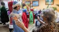 Редакция «Белгородских известий» вместе волонтёрами отряда «Дом добра» поздравили с новогодними праздниками постояльцев Вейделевского дома престарелых