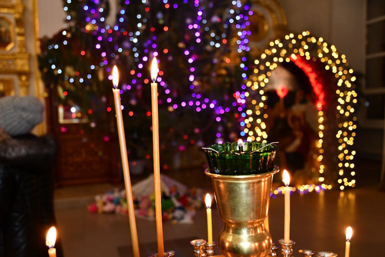 С Рождеством Христовым!. В эту светлую ночь праздничные богослужения прошли во всех храмах Красногвардейского округа С Рождеством Христовым!. В эту светлую ночь праздничные богослужения прошли во всех храмах Красногвардейского округа