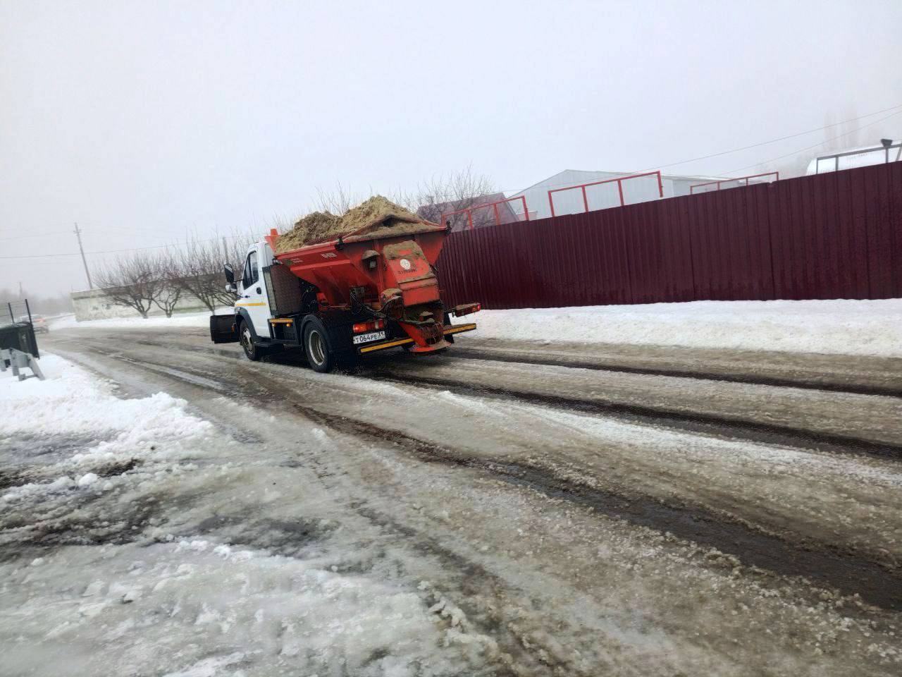 Друзья, будьте осторожны: из-за резких перепадов температуры образовалась наледь! Друзья, будьте осторожны: из-за резких перепадов температуры образовалась наледь!