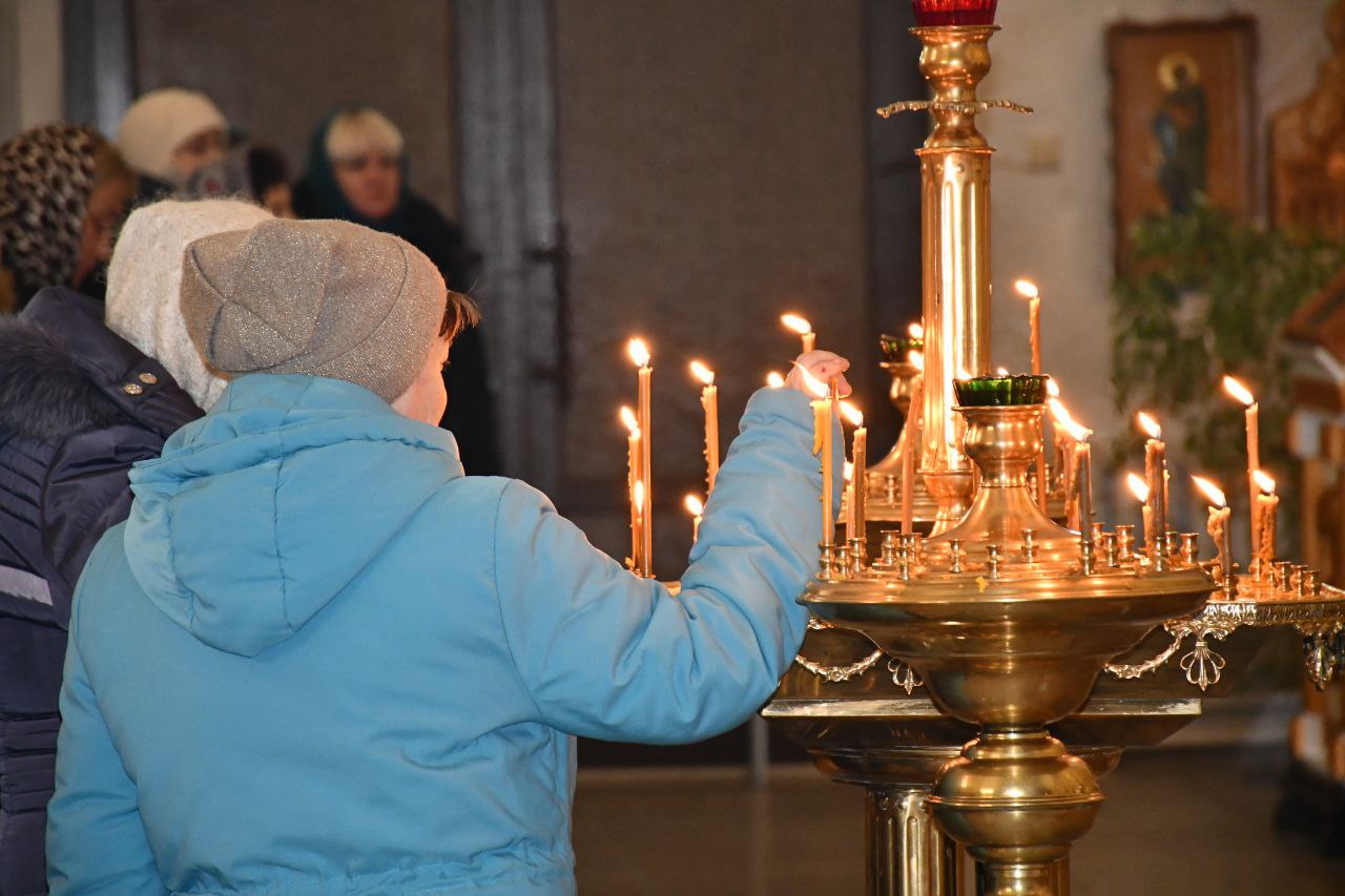 С Рождеством Христовым!. В эту светлую ночь праздничные богослужения прошли во всех храмах Красногвардейского округа С Рождеством Христовым!. В эту светлую ночь праздничные богослужения прошли во всех храмах Красногвардейского округа