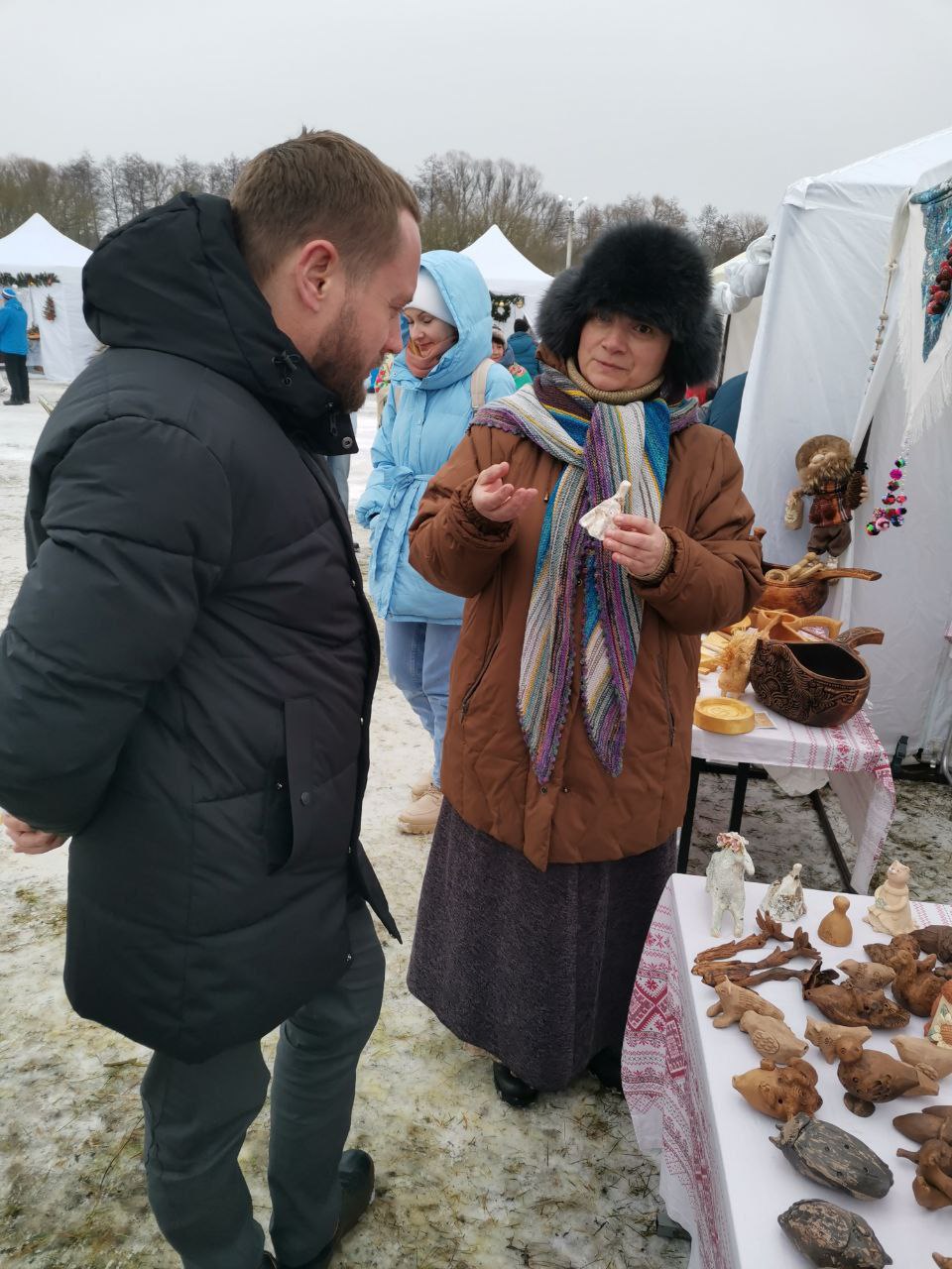 Олег Медведев: 7 января мастера Дома ремёсел Яковлевского округа стали участниками фестиваля семейных традиций «Рождественские ценности» в Чернянском округе Олег Медведев: 7 января мастера Дома ремёсел Яковлевского округа стали участниками фестиваля семейных традиций «Рождественские ценности» в Чернянском округе