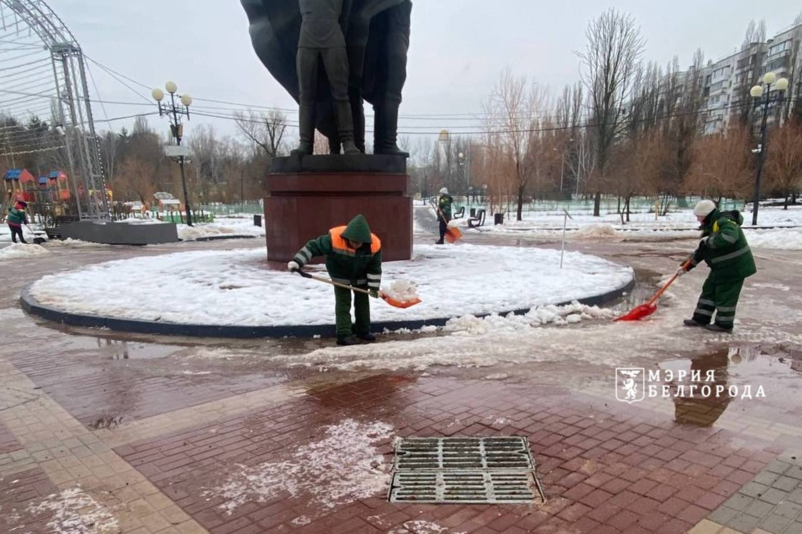 Из-за погодных изменений на дорогах гололедица Из-за погодных изменений на дорогах гололедица