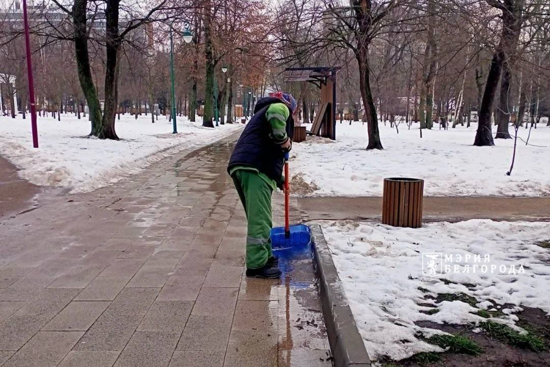 Из-за погодных изменений на дорогах гололедица