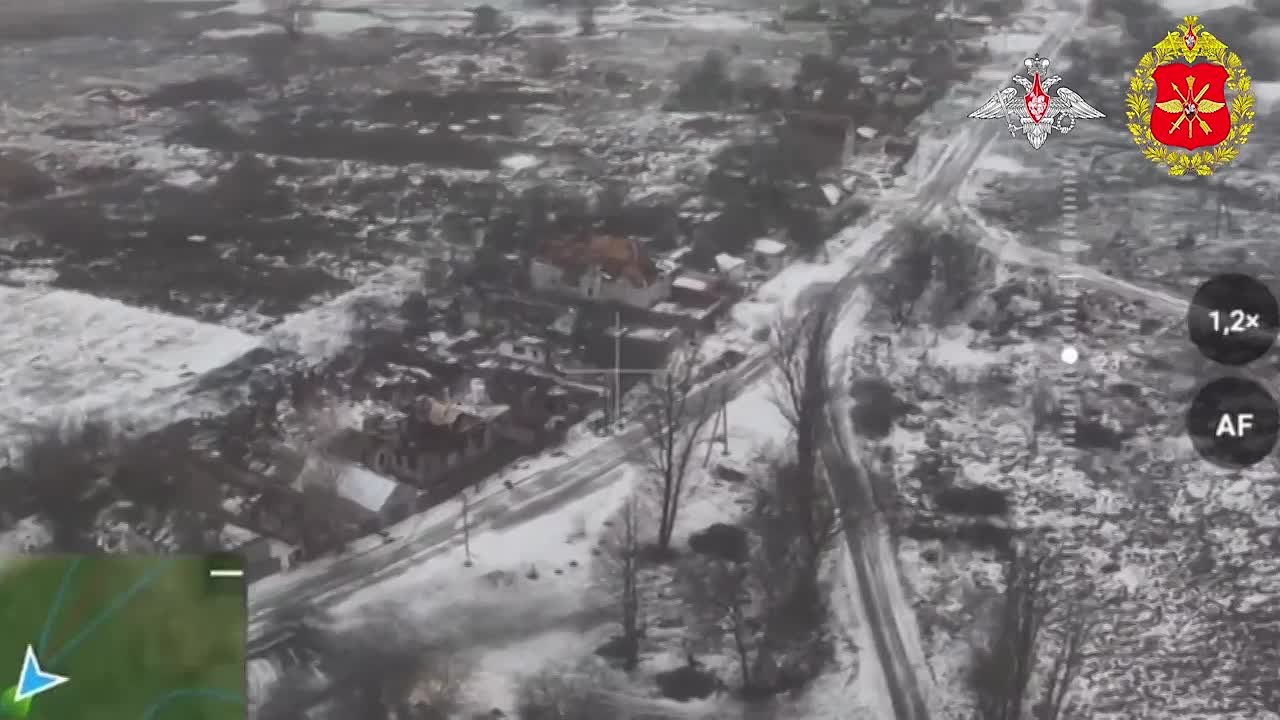 В населённом пункте Подолы Харьковской области реет российский триколор