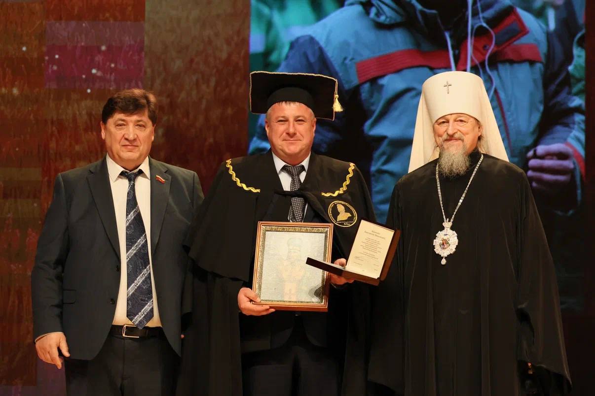 Юрий Клепиков: По сложившейся традиции в этот знаковый для белгородцев день, день рождения Василия Яковлевича Горина, мы чествуем выдающихся тружеников сельского хозяйства — лауреатов премии имени В.Я. Горина за достижения в... Юрий Клепиков: По сложившейся традиции в этот знаковый для белгородцев день, день рождения Василия Яковлевича Горина, мы чествуем выдающихся тружеников сельского хозяйства — лауреатов премии имени В.Я. Горина за достижения в...