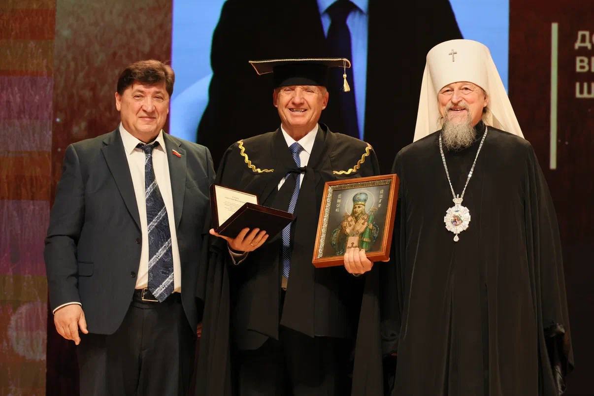 Юрий Клепиков: По сложившейся традиции в этот знаковый для белгородцев день, день рождения Василия Яковлевича Горина, мы чествуем выдающихся тружеников сельского хозяйства — лауреатов премии имени В.Я. Горина за достижения в... Юрий Клепиков: По сложившейся традиции в этот знаковый для белгородцев день, день рождения Василия Яковлевича Горина, мы чествуем выдающихся тружеников сельского хозяйства — лауреатов премии имени В.Я. Горина за достижения в...