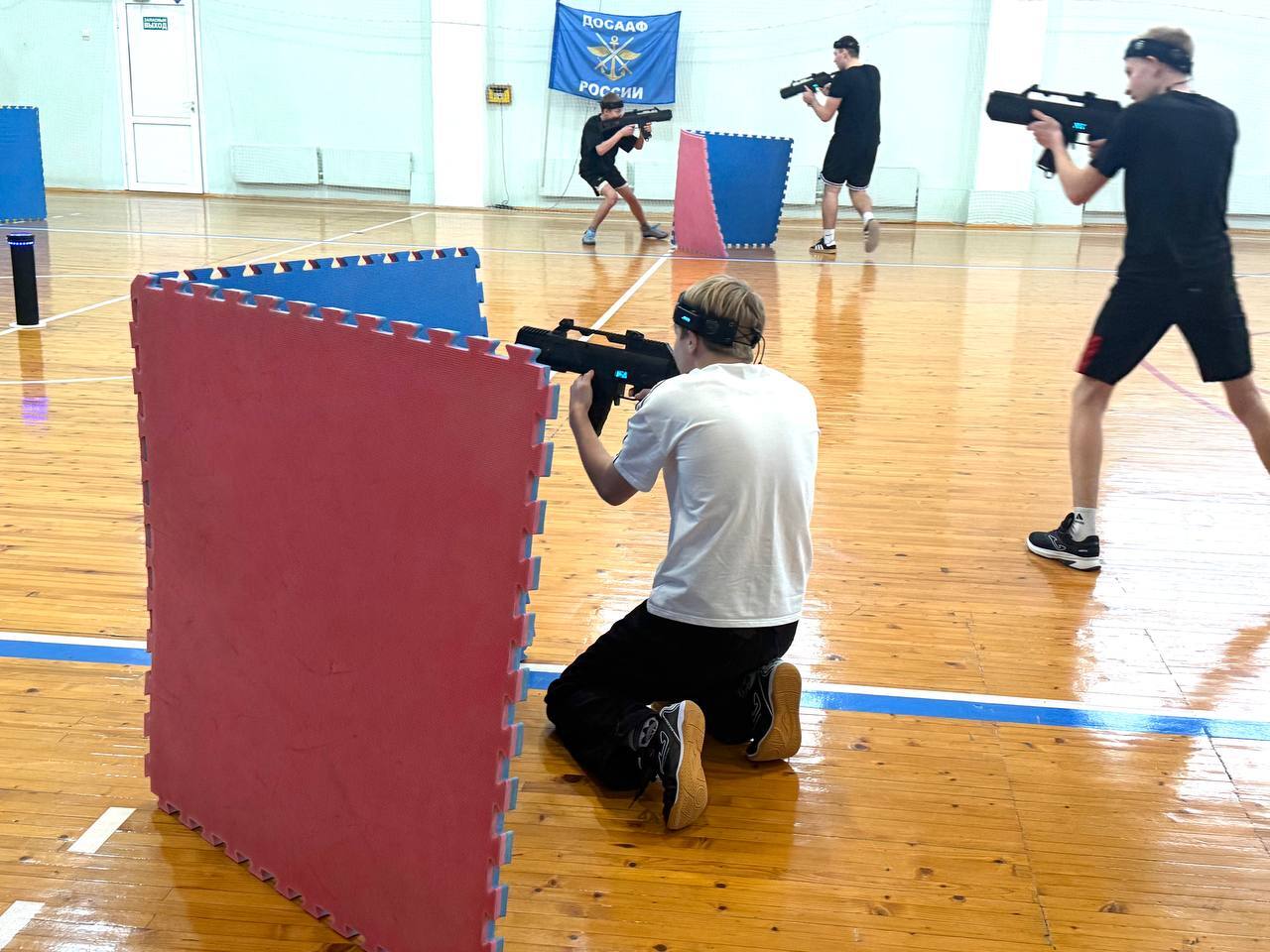 Наши ребята проводят каникулы с пользой, посвящая своё время спорту и физической активности Наши ребята проводят каникулы с пользой, посвящая своё время спорту и физической активности
