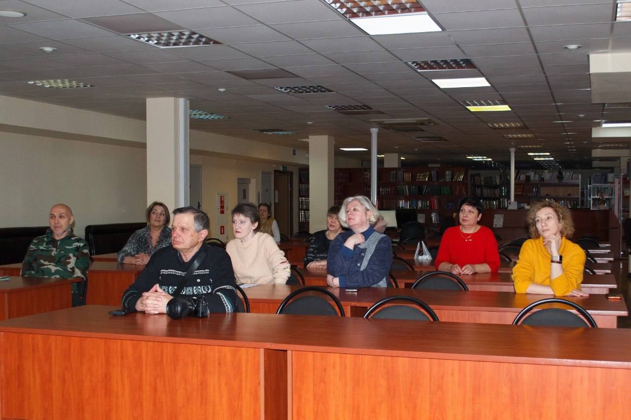 В читальном зале научной библиотеки состоялась лекция «Психоаналитические аспекты новогодних символов» В читальном зале научной библиотеки состоялась лекция «Психоаналитические аспекты новогодних символов»