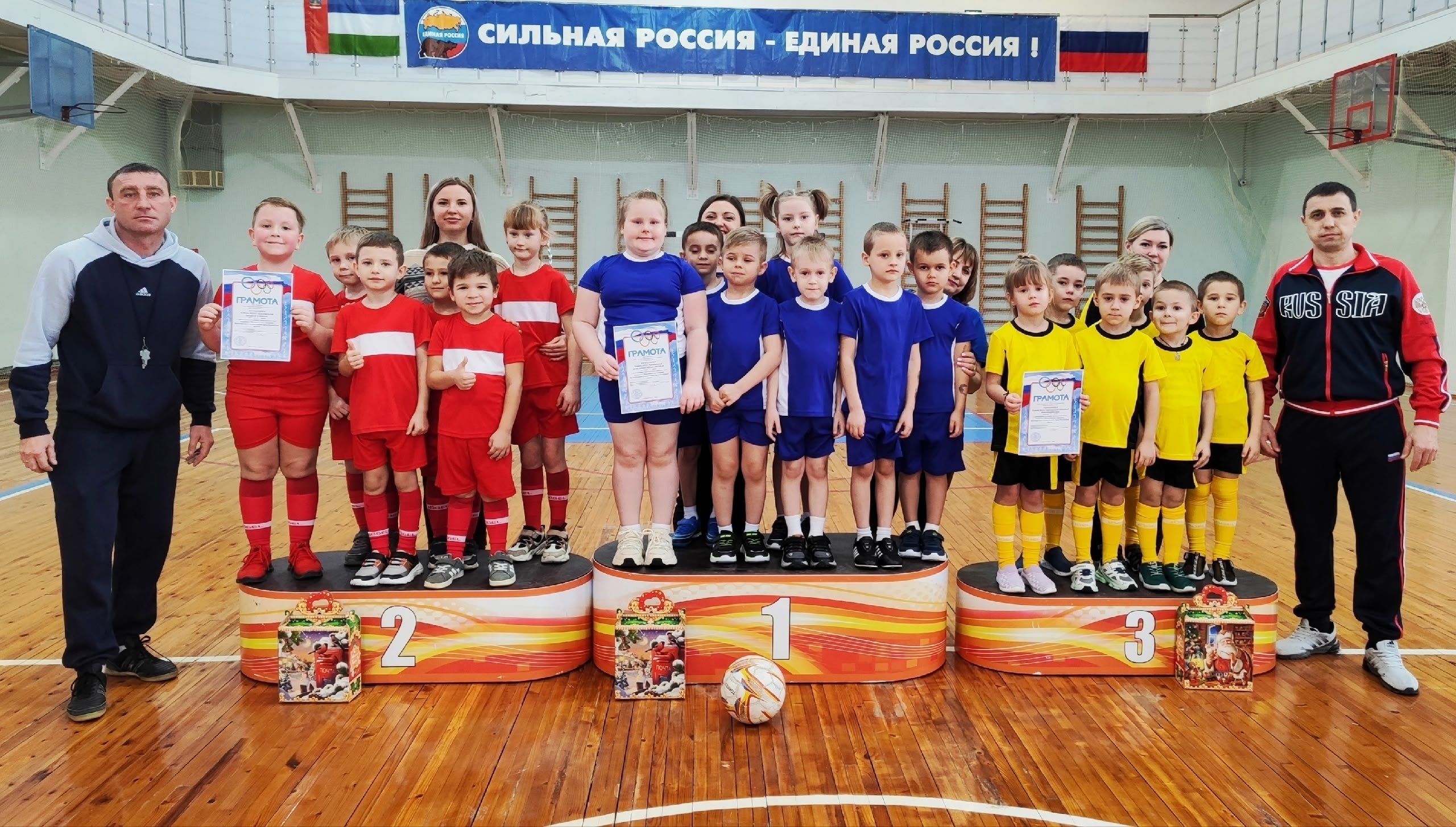 Наши ребята проводят каникулы с пользой, посвящая своё время спорту и физической активности Наши ребята проводят каникулы с пользой, посвящая своё время спорту и физической активности