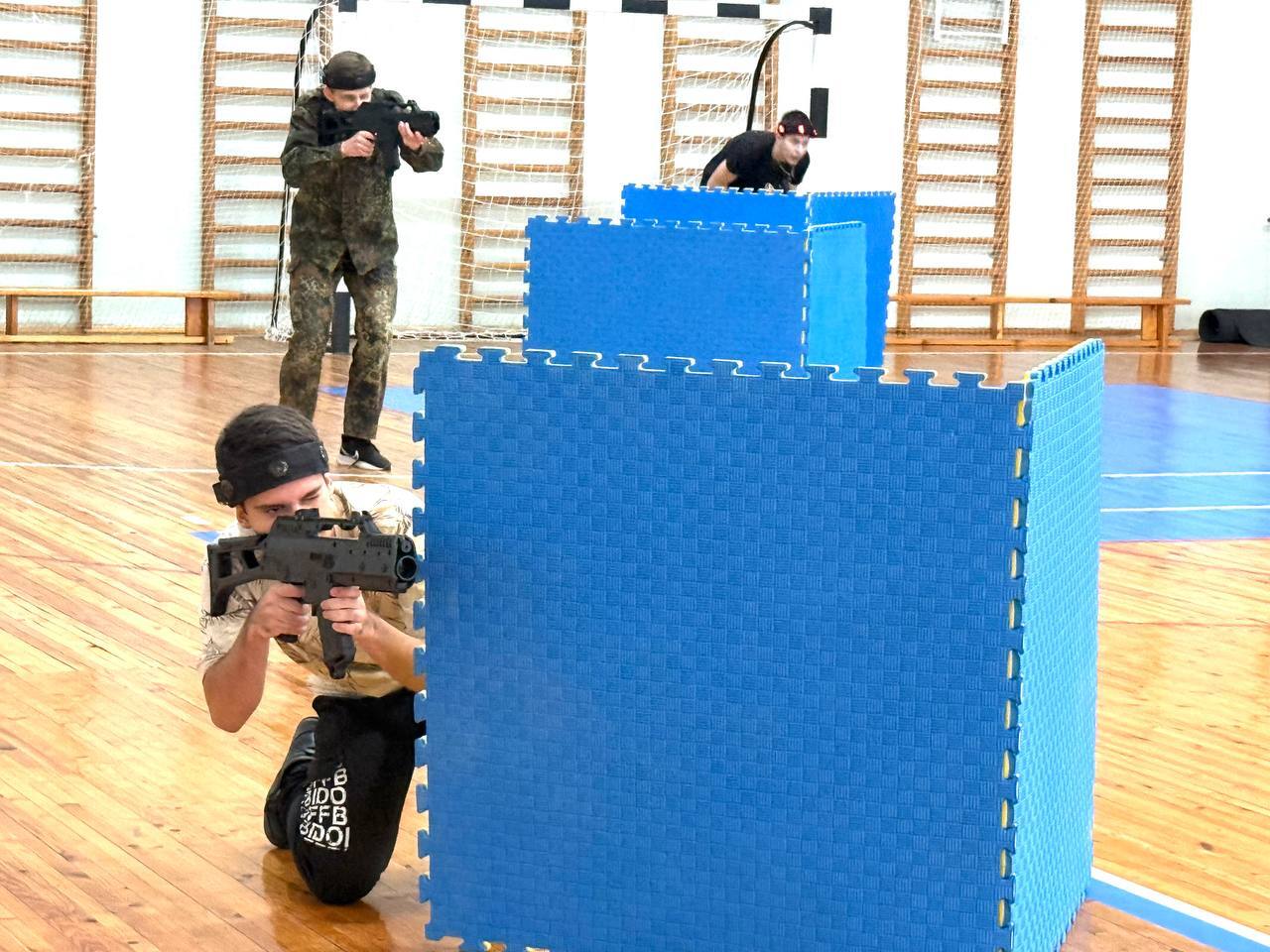 Наши ребята проводят каникулы с пользой, посвящая своё время спорту и физической активности Наши ребята проводят каникулы с пользой, посвящая своё время спорту и физической активности