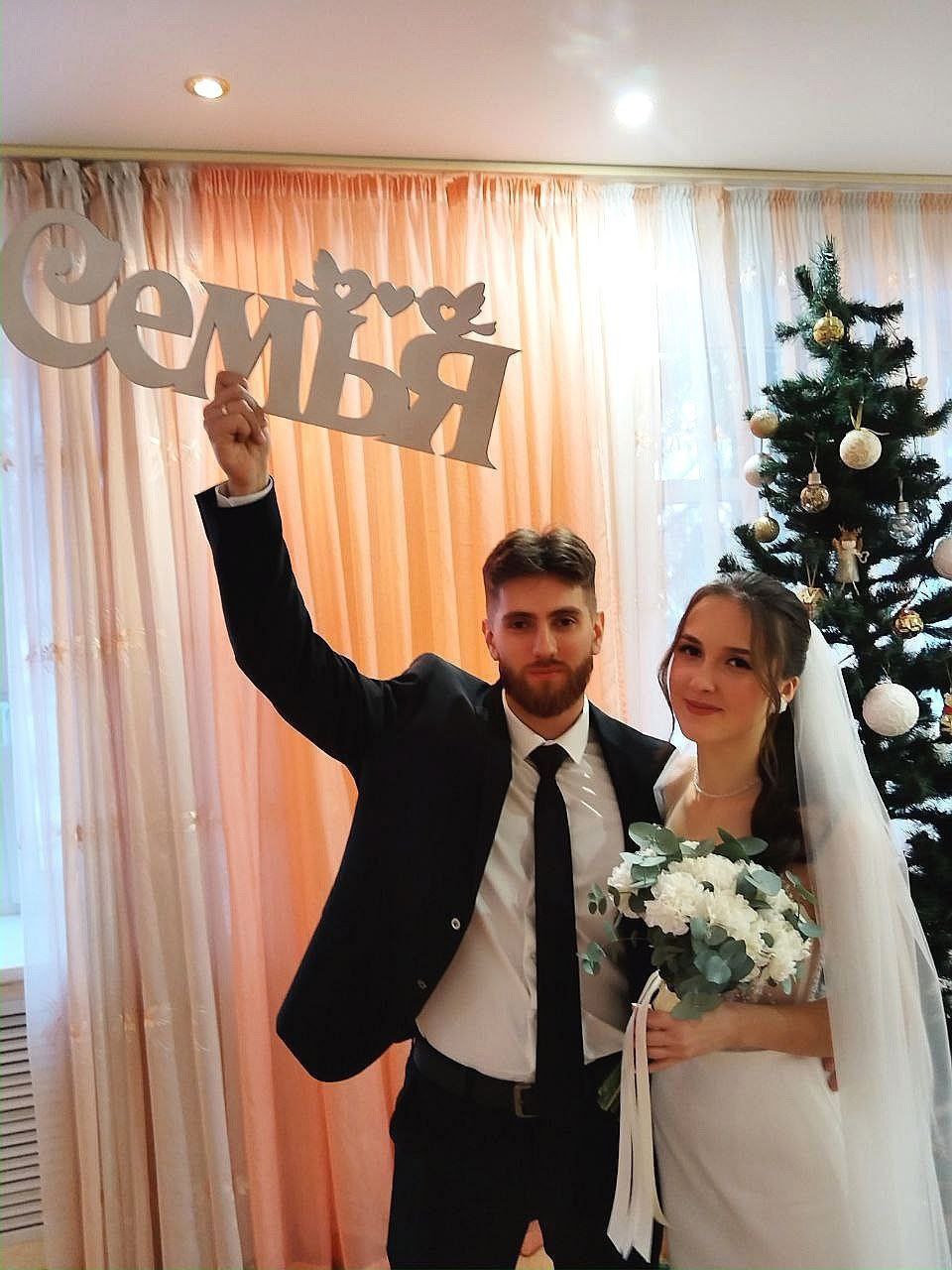 Олег Медведев: ПЕРВАЯ СВАДЬБА 2026 ГОДА. Поздравляем Ивана и Софию с Днём свадьбы! Желаем вам неиссякаемой любви, которая с годами становится только крепче Олег Медведев: ПЕРВАЯ СВАДЬБА 2026 ГОДА. Поздравляем Ивана и Софию с Днём свадьбы! Желаем вам неиссякаемой любви, которая с годами становится только крепче