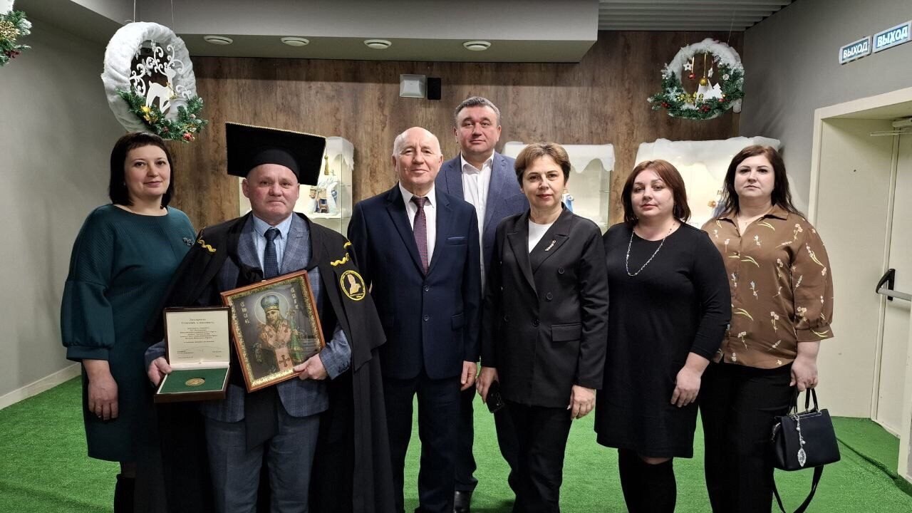 9 января, в день рождения дважды Героя Социалистического Труда Василия Яковлевича Горина, в Белгородской области состоялось торжественное вручение главной сельскохозяйственной награды региона, которая уже 24 года служит...