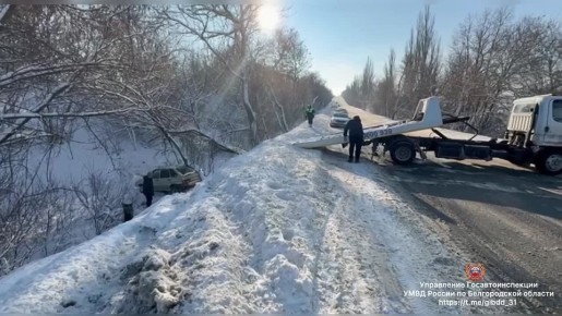 В Губкине наряд ДПС оказал помощь водителю, съехавшего в кювет автомобиля