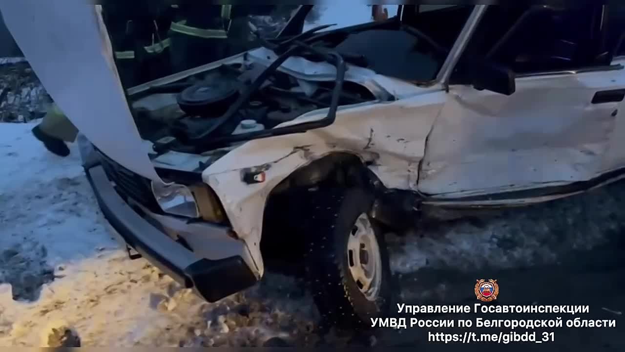 #СВОДКА_ДТП. По предварительным данным, вчера около 07 часов 40 минут на нерегулируемом перекрестке улиц Комсомольская и Никольская в г. Валуйки, 73-летний водитель, управляя автомобилем «ВАЗ 21053», не предоставил...