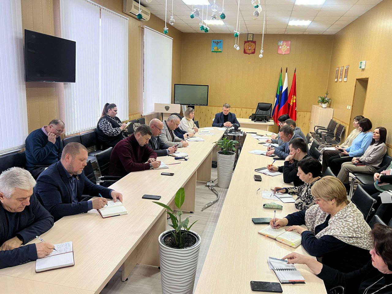 В администрации Борисовского муниципального округа состоялось первое в 2026 году рабочее совещание с руководителями структурных подразделений и территориальных отделов