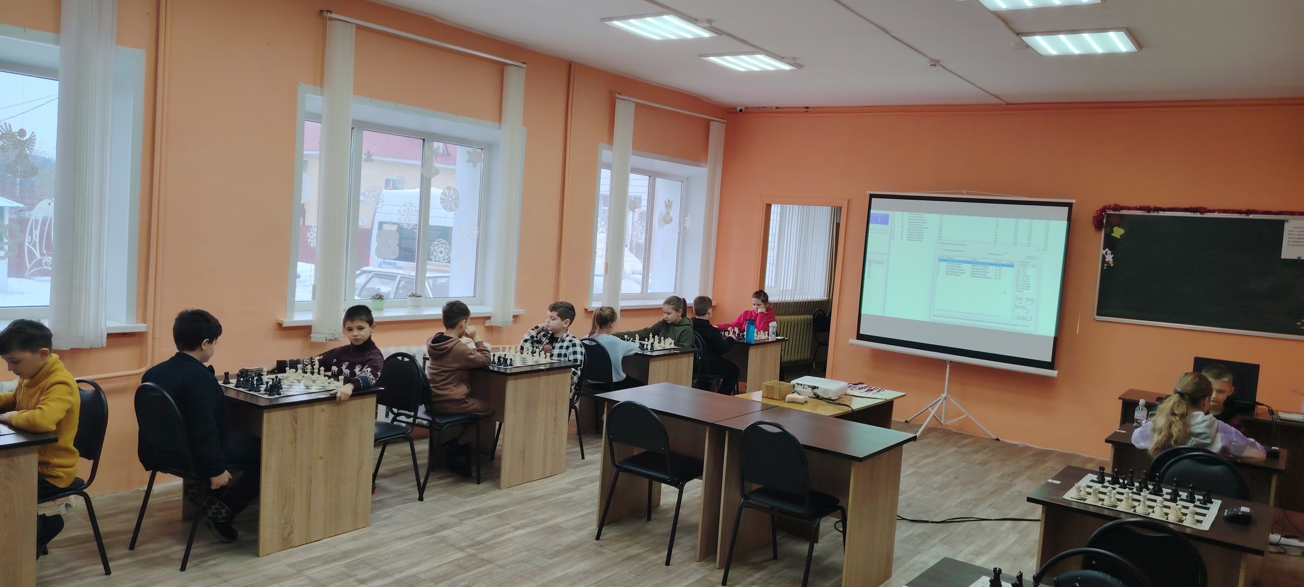 В Вейделевской спортивной школе прошёл рождественский шахматный турнир по быстрым шахматам среди юношей и девушек В Вейделевской спортивной школе прошёл рождественский шахматный турнир по быстрым шахматам среди юношей и девушек