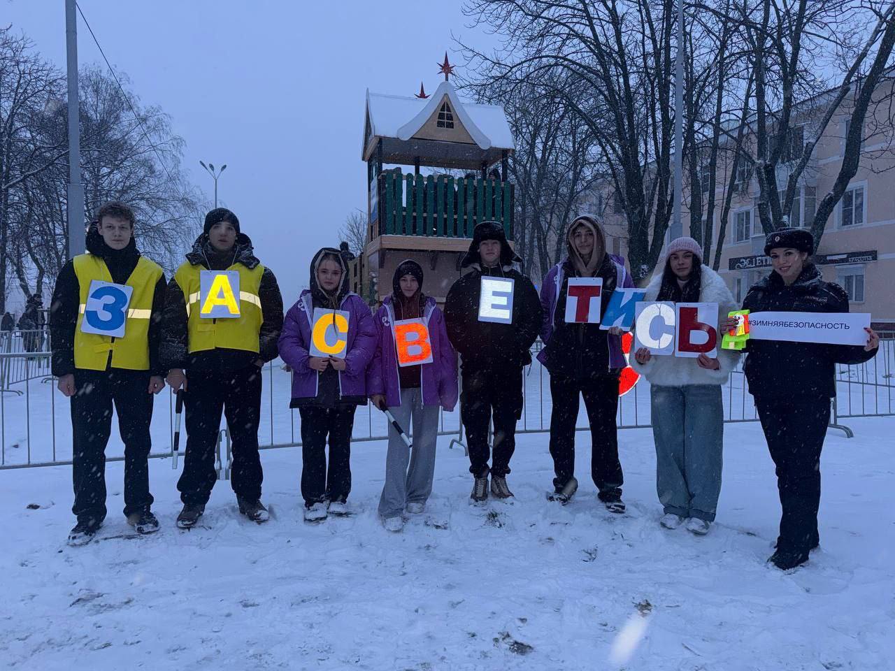 Доброе утро, друзья. В Губкине сотрудники Госавтоинспекции совместно с волонтёрами провели акцию #Засветись Волонтёры раздали пешеходам яркие буклеты с напоминаниями о важности ношения светоотражающих элементов не только...