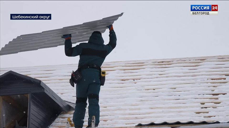 После мощного взрыва крыша здания не уцелела