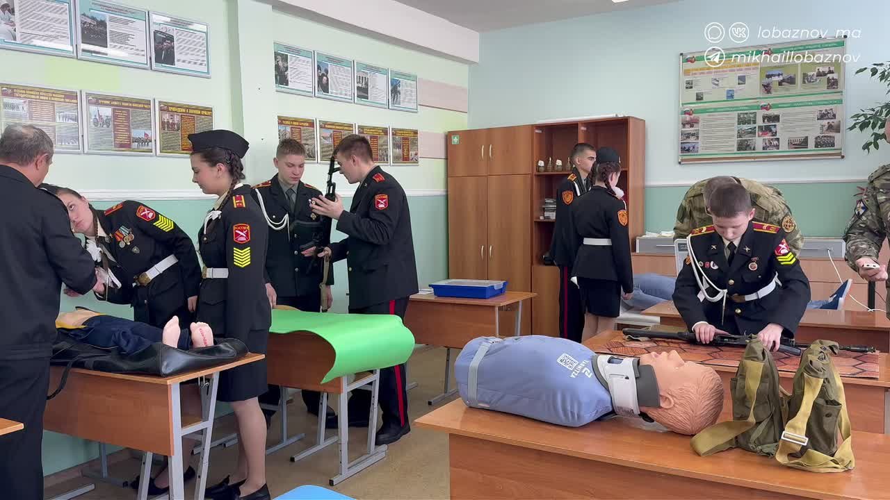 Михаил Лобазнов: В 50 школах нашего округа оснащены кабинеты для изучения основ безопасности и защиты Родины