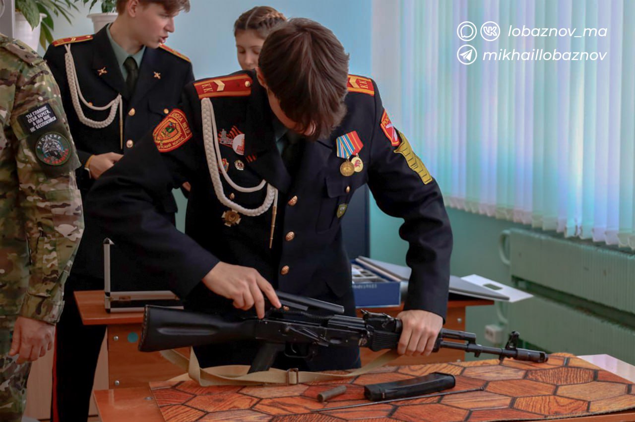 Михаил Лобазнов: В 50 школах нашего округа оснащены кабинеты для изучения основ безопасности и защиты Родины Михаил Лобазнов: В 50 школах нашего округа оснащены кабинеты для изучения основ безопасности и защиты Родины